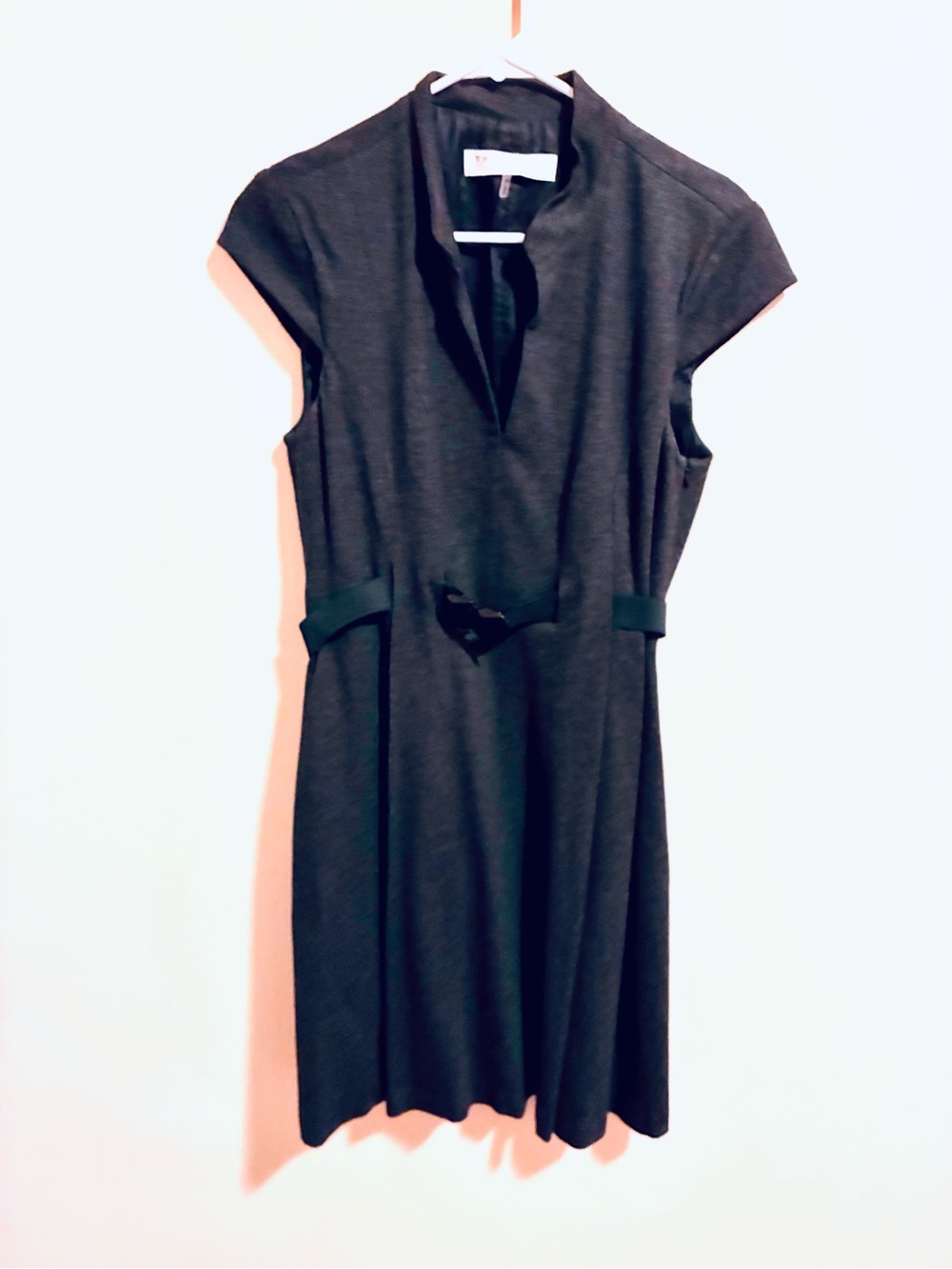 Trina Turk Black Cap-Sleeve V-Neck Fit-and-Flare Midi Dress